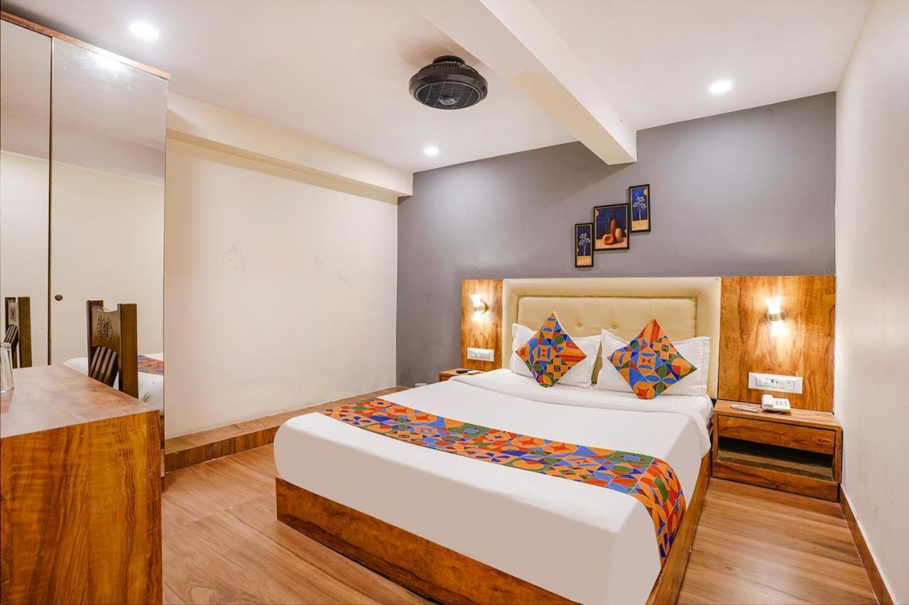 Hotel Z-A-R-A Park Goregaon West Mumbai  Buitenkant foto