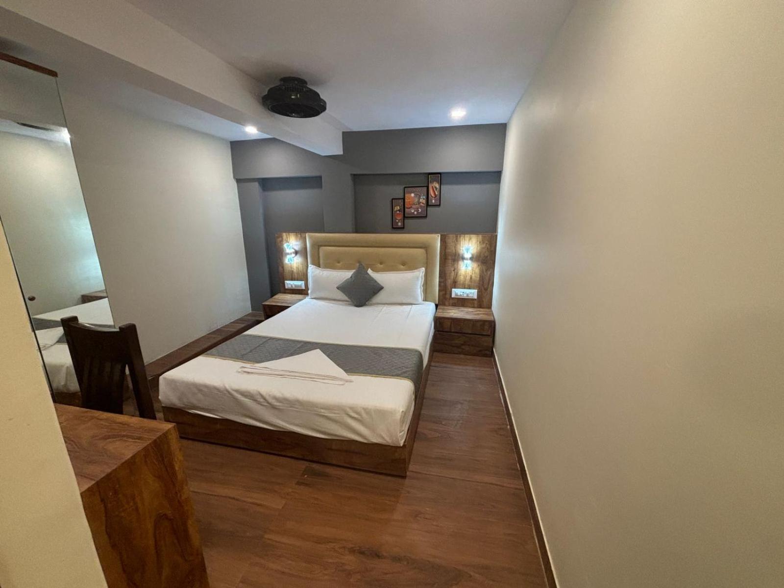 Hotel Z-A-R-A Park Goregaon West Mumbai  Buitenkant foto
