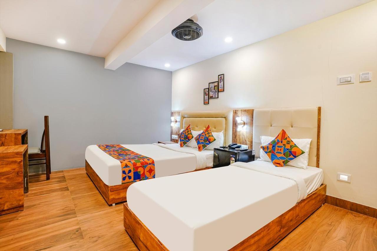 Hotel Z-A-R-A Park Goregaon West Mumbai  Buitenkant foto